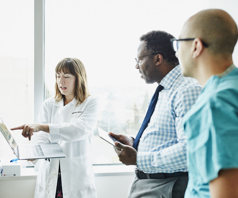 Doctors discussing a case